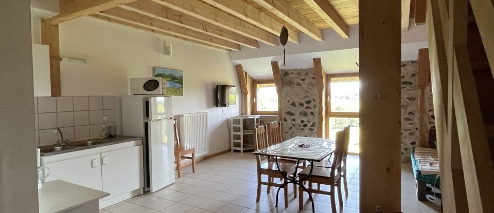 Lodge 18 rooms of 613 m² in La Tour-d'Auvergne (63680)