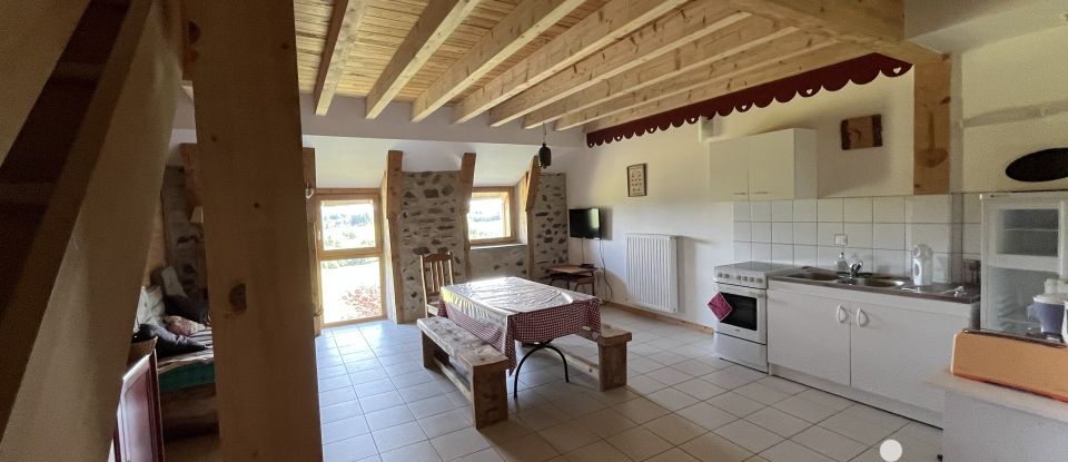 Lodge 18 rooms of 613 m² in La Tour-d'Auvergne (63680)