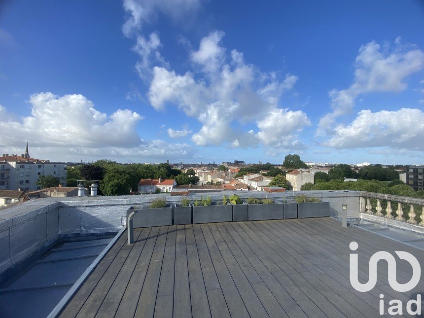 Apartment 5 rooms of 110 m² in La Rochelle (17000)