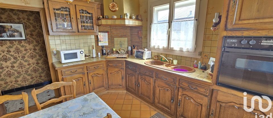 Traditional house 4 rooms of 73 m² in Saint-Jean-de-la-Ruelle (45140)