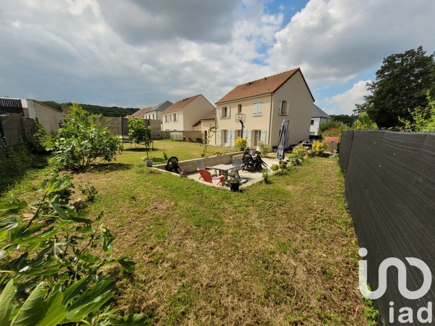 Traditional house 7 rooms of 130 m² in Dammartin-en-Goële (77230)