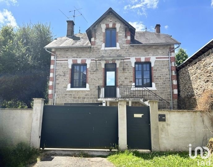 Maison 4 pièces de 96 m² à Lagraulière (19700)