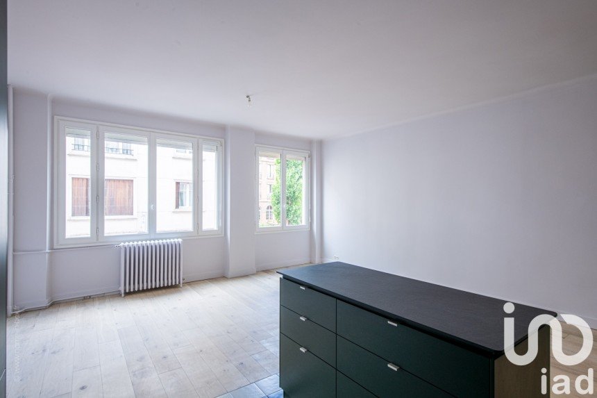 Appartement 3 pièces de 68 m² à Paris (75016)