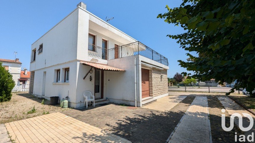 House 6 rooms of 158 m² in Montendre (17130)