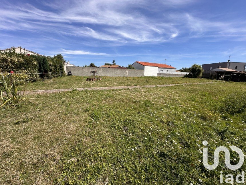 Land of 1,200 m² in Sainte-Foy (85150)