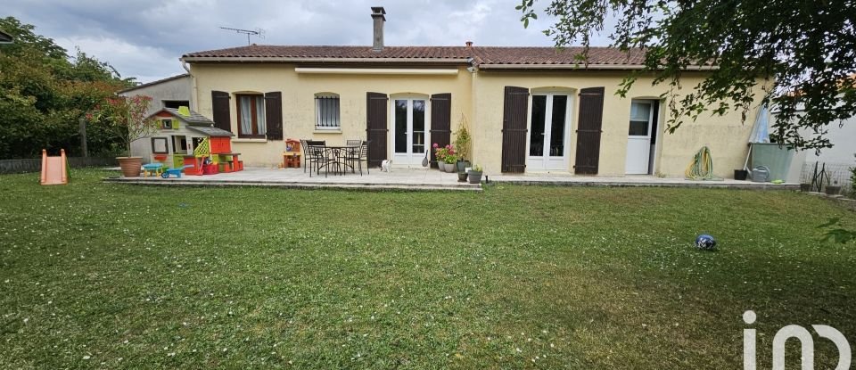 House 4 rooms of 90 m² in Ruffec (16700)