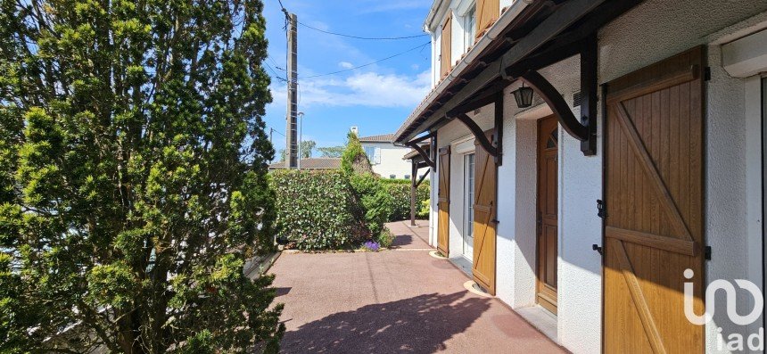 Maison traditionnelle 7 pièces de 141 m² à Saint-Sébastien-sur-Loire (44230)