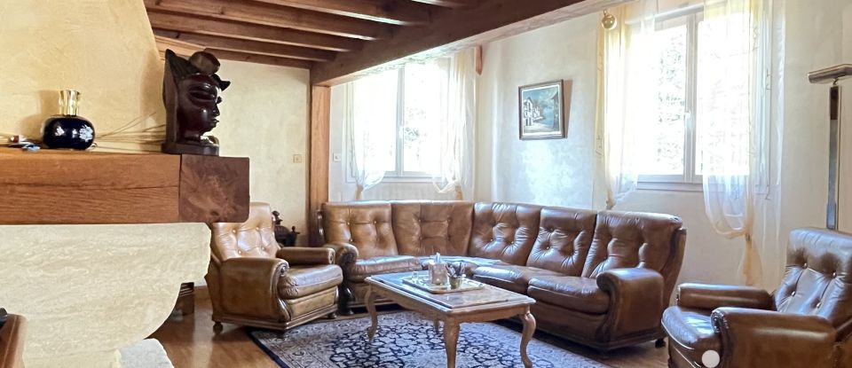 Traditional house 6 rooms of 138 m² in Saint-Mesmin (85700)