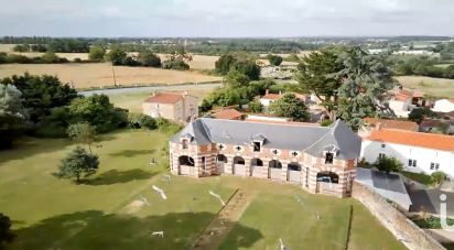 Château 18 pièces de 850 m² à Chantonnay (85110)