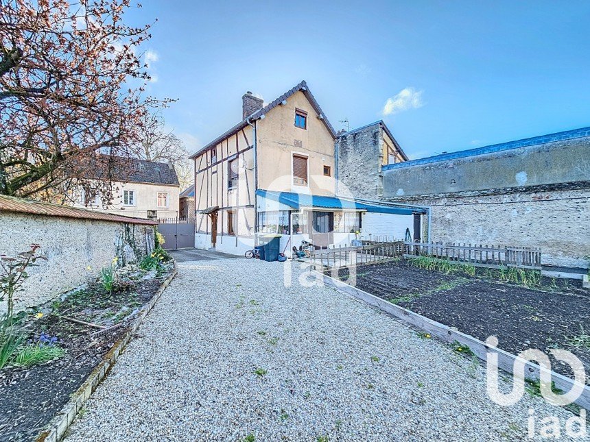 Village house 4 rooms of 115 m² in Gisors (27140)