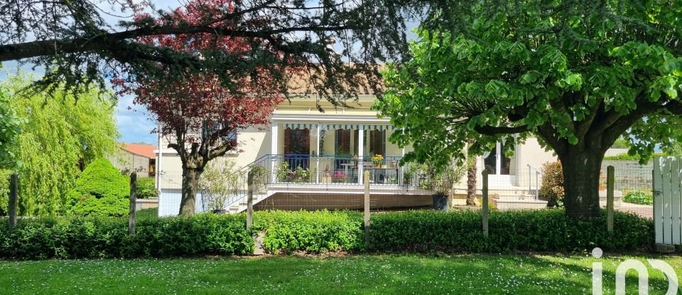 Maison 8 pièces de 143 m² à Rouillac (16170)