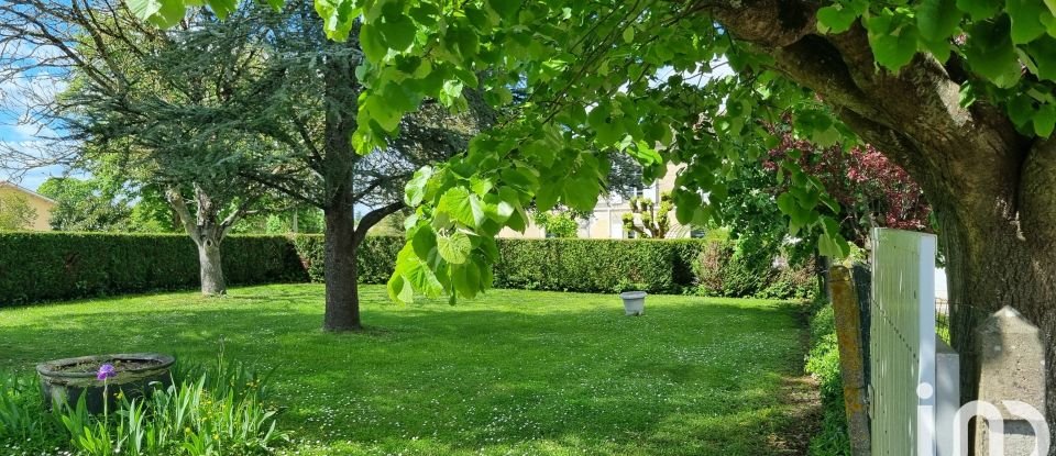 Maison 8 pièces de 143 m² à Rouillac (16170)