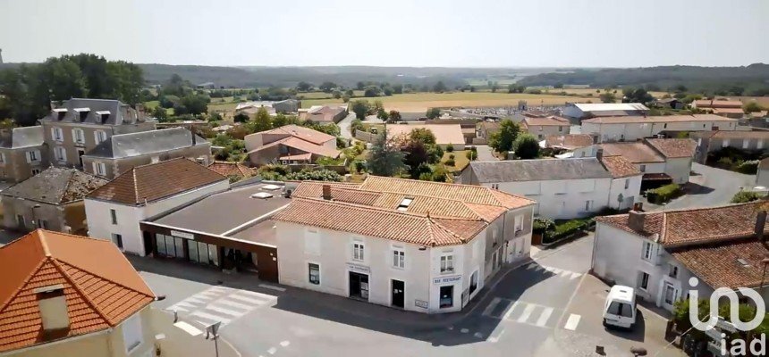 Restaurant of 400 m² in Saint-Cyr-des-Gâts (85410)