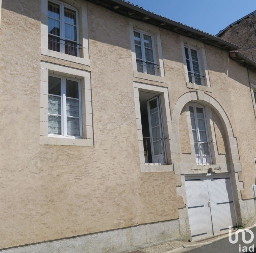 House 10 rooms of 262 m² in Chauvigny (86300)