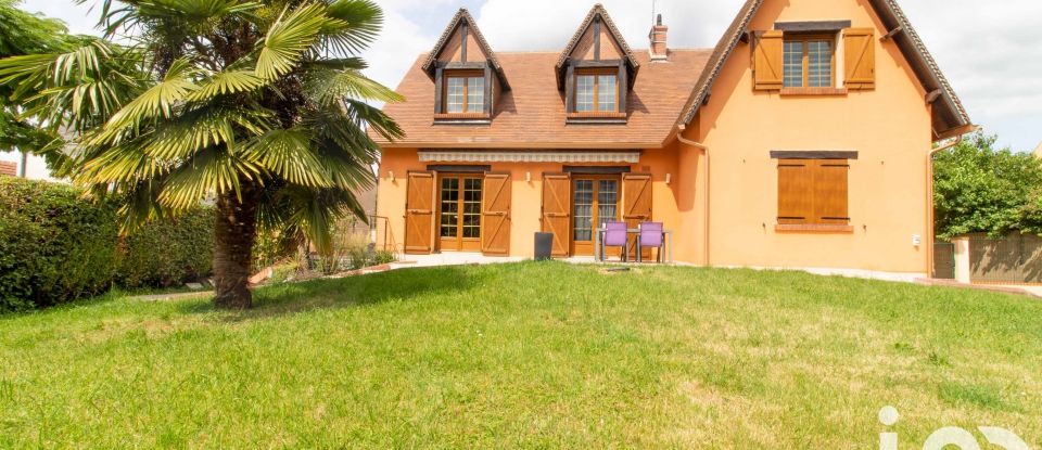 Maison traditionnelle 7 pièces de 165 m² à Fleury-les-Aubrais (45400)