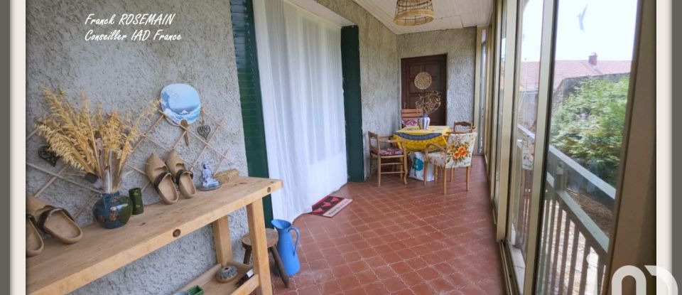 Country house 5 rooms of 165 m² in Saint-Ythaire (71460)