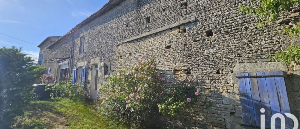 Village house 4 rooms of 98 m² in Mouton (16460)