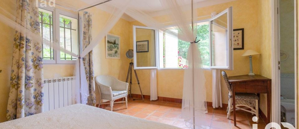 House 11 rooms of 264 m² in Mandelieu-la-Napoule (06210)