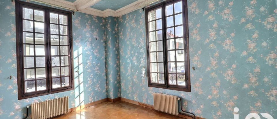 Traditional house 9 rooms of 180 m² in Drancy (93700)