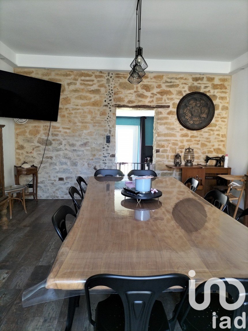 Village house 6 rooms of 170 m² in Congrier (53800)