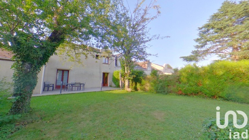 House 5 rooms of 99 m² in Lieusaint (77127)