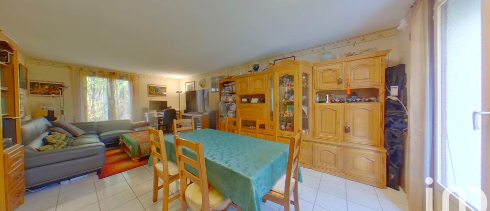 House 5 rooms of 99 m² in Lieusaint (77127)