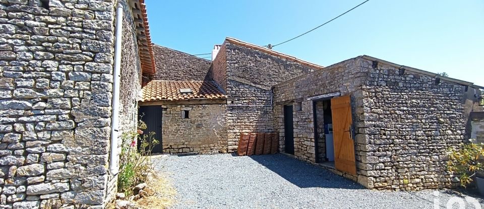 House 5 rooms of 137 m² in Rouillé (86480)