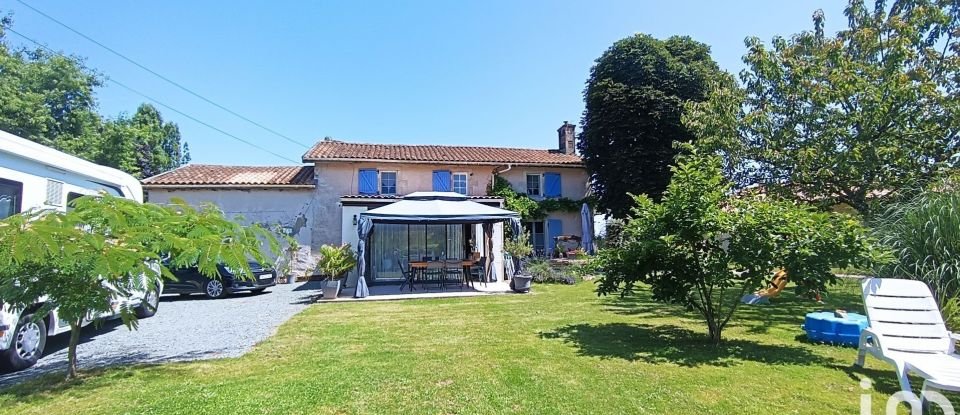 House 5 rooms of 137 m² in Rouillé (86480)