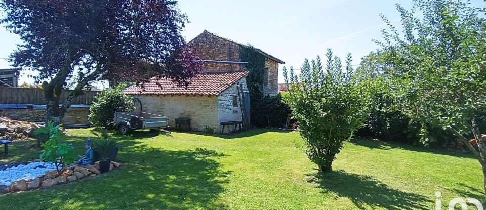 House 5 rooms of 137 m² in Rouillé (86480)