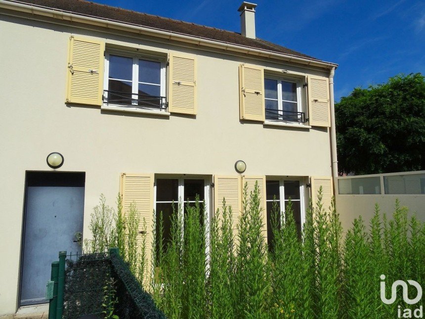 House 5 rooms of 83 m² in Bondoufle (91070)