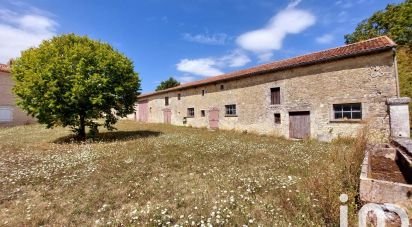 Demeure 10 pièces de 500 m² à Charmé (16140)