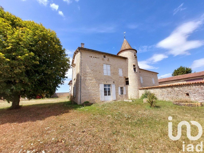 Demeure 10 pièces de 500 m² à Charmé (16140)