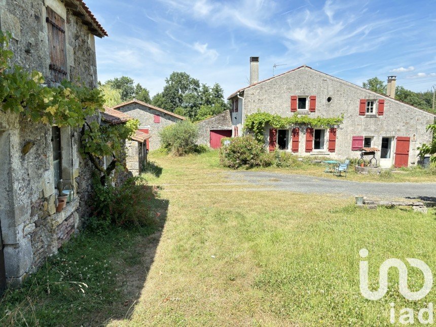 Maison de campagne 6 pièces de 143 m² à Faymoreau (85240)