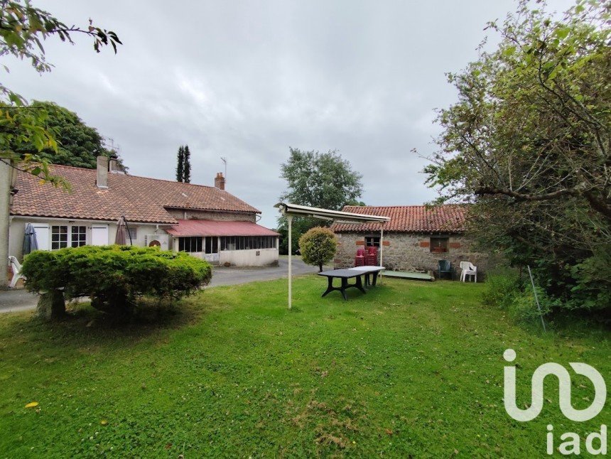 Longère 7 pièces de 200 m² à Parthenay (79200)