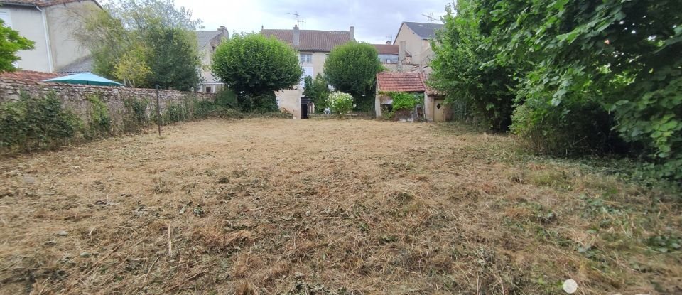 Town house 10 rooms of 228 m² in Lussac-les-Châteaux (86320)