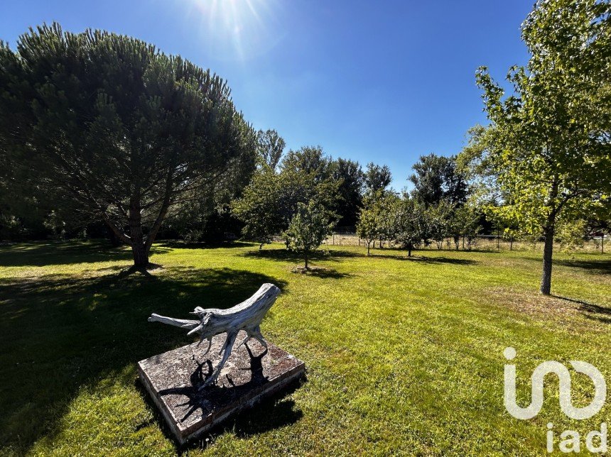 Land of 2,410 m² in Montberon (31140)