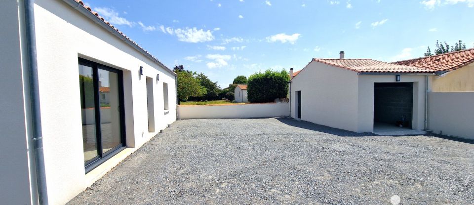 Traditional house 6 rooms of 142 m² in Tonnay-Charente (17430)