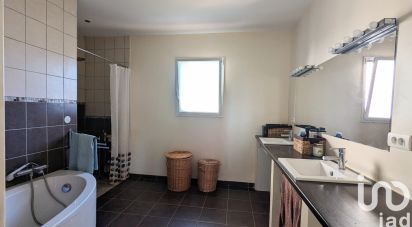 Maison 8 pièces de 180 m² à Castillon-du-Gard (30210)