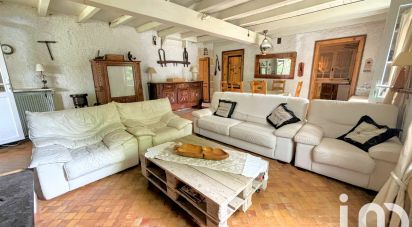 Country house 8 rooms of 200 m² in Le Tuzan (33125)