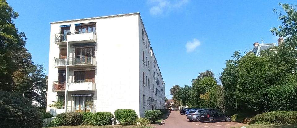 Apartment 3 rooms of 71 m² in Chatou (78400)