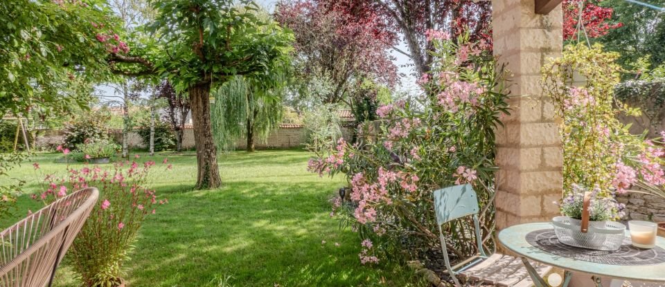 Traditional house 12 rooms of 375 m² in Surgères (17700)