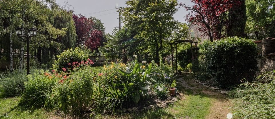 Traditional house 12 rooms of 375 m² in Surgères (17700)