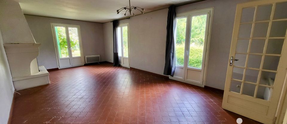 Traditional house 4 rooms of 85 m² in Longèves (17230)