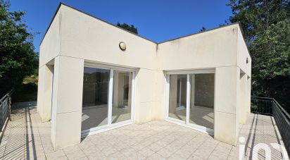 Traditional house 7 rooms of 133 m² in Saint-Martin-des-Champs (29600)