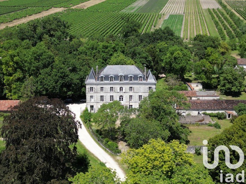 Château 16 pièces de 480 m² à Segonzac (16130)