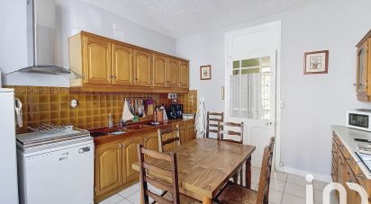 House 6 rooms of 143 m² in Saintes (17100)