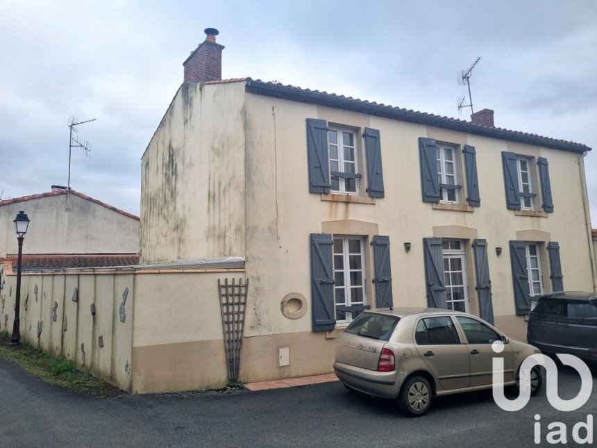 Traditional house 5 rooms of 110 m² in Sigournais (85110)