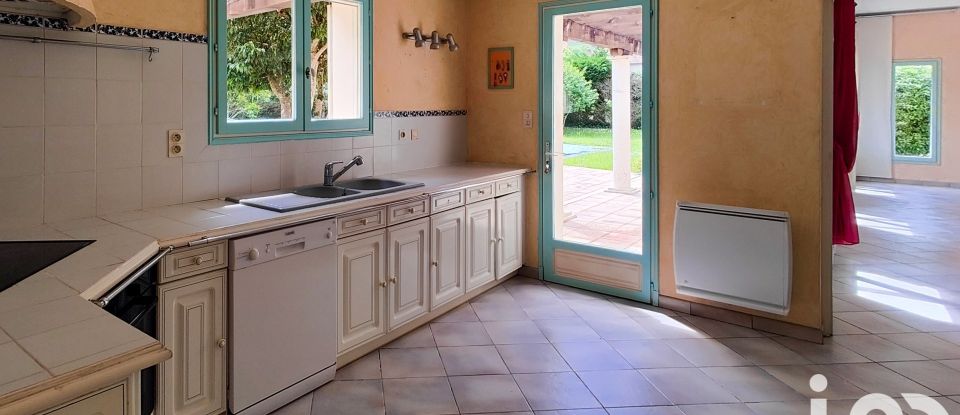 Maison traditionnelle 6 pièces de 210 m² à Lanzac (46200)