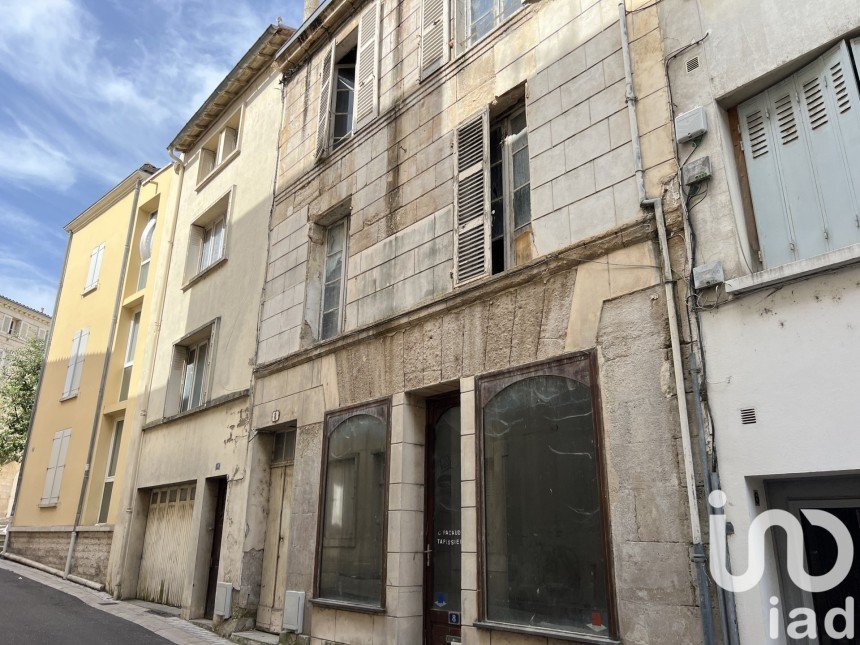 Building in Niort (79000) of 305 m²