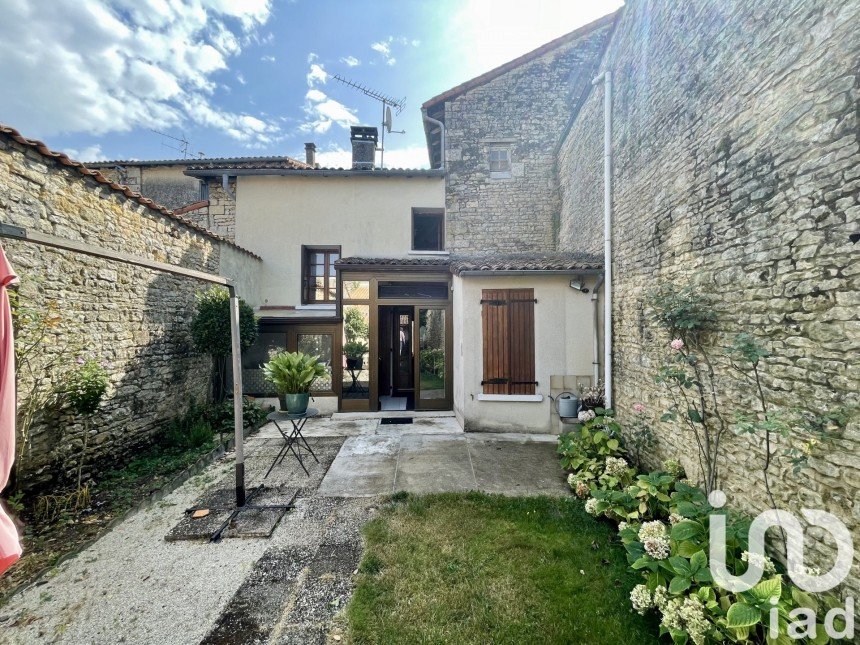 Vente Maison 103m² 2 Pièces à Chazelles (16380) - Iad France